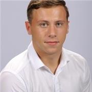 Étudiant en BTS Commerce International. 
Cours d’anglais jusqu’au niveau B2